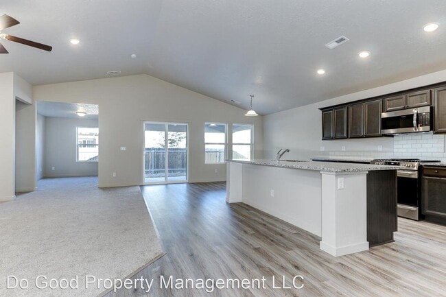 Building Photo - 4 br, 2 bath House - 230 W. Waukesha St.