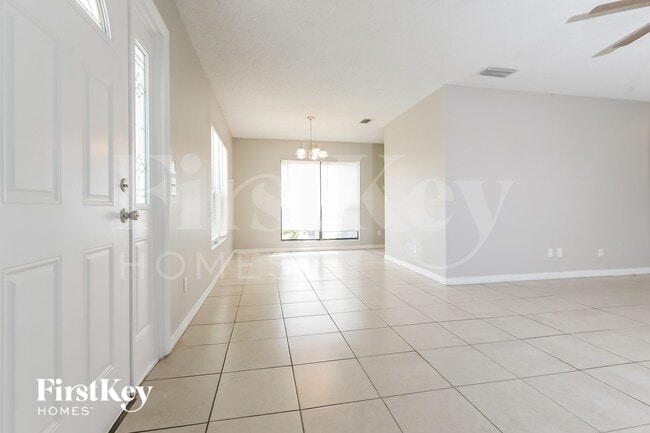 Building Photo - 438 SE Streamlet Ave