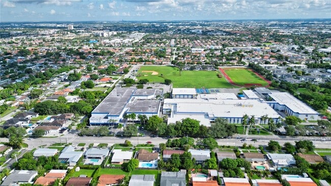 Foto del edificio - 8942 SW 16th St