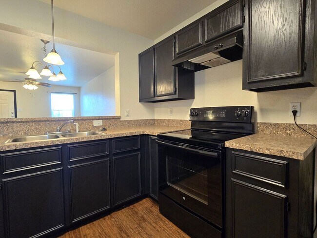 Foto del edificio - RENT REDUCTION & SPECIAL - AVAILABLE NOW!