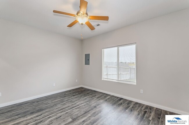 Building Photo - Newer 3 bedroom 2 bath Duplex in Goddard