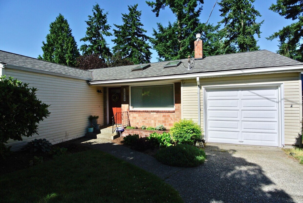 Primary Photo - Lovely Broadview Updated 3 bed/1bath Rambler!