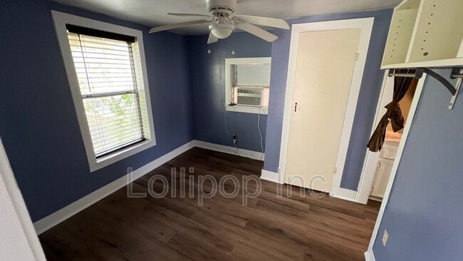 Foto del edificio - 4330 Coyle St