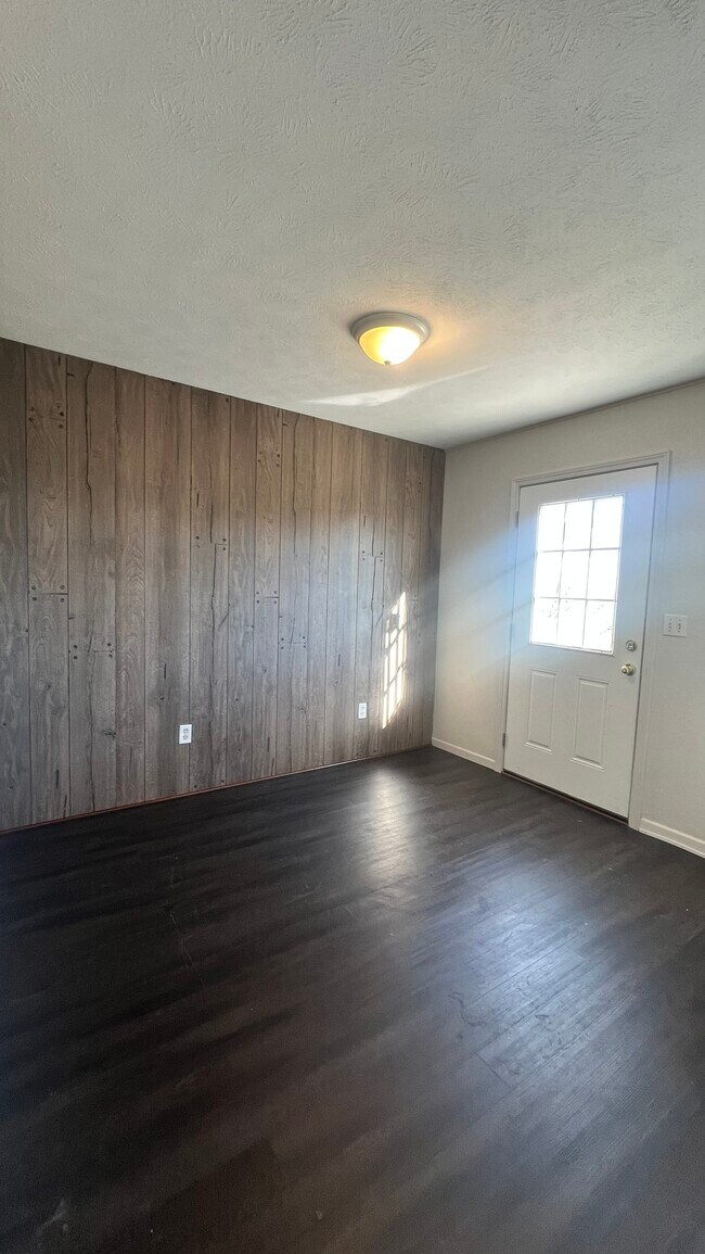 Building Photo - 411 Country Villa Ln