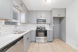 Building Photo - 10522 Northview Dr