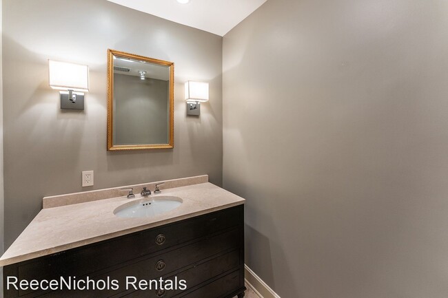 Building Photo - 2 br, 2.5 bath House - 1225 W. 62nd Street