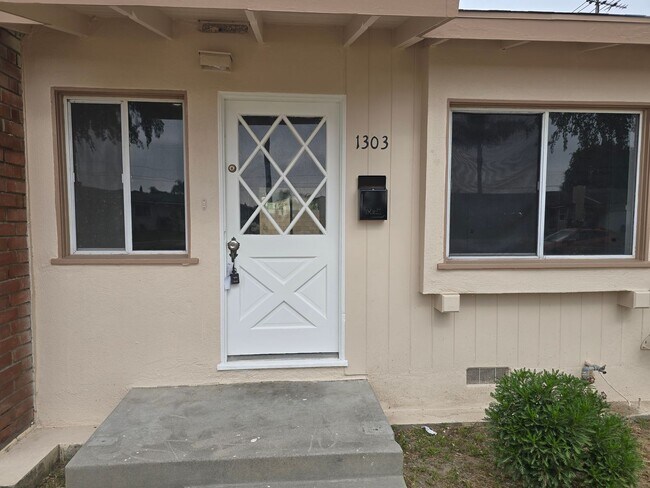 Foto del edificio - Single Family Home in Anaheim for Rent