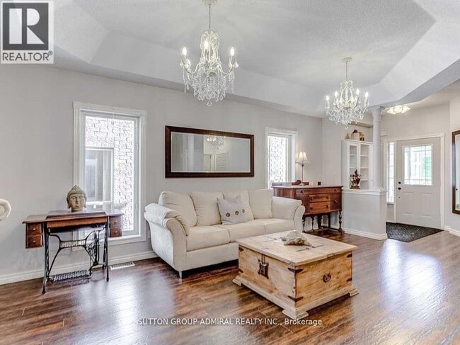 Building Photo - 30 Lacona Crescent