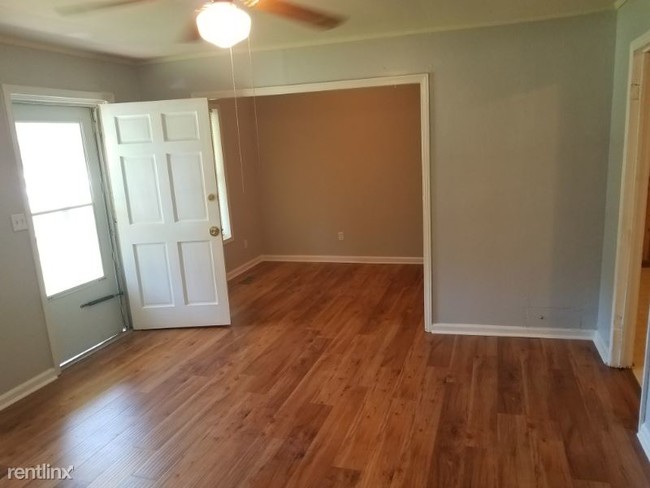 Building Photo - 2 br, 1 bath Apartment - 3077 Marie Cir
