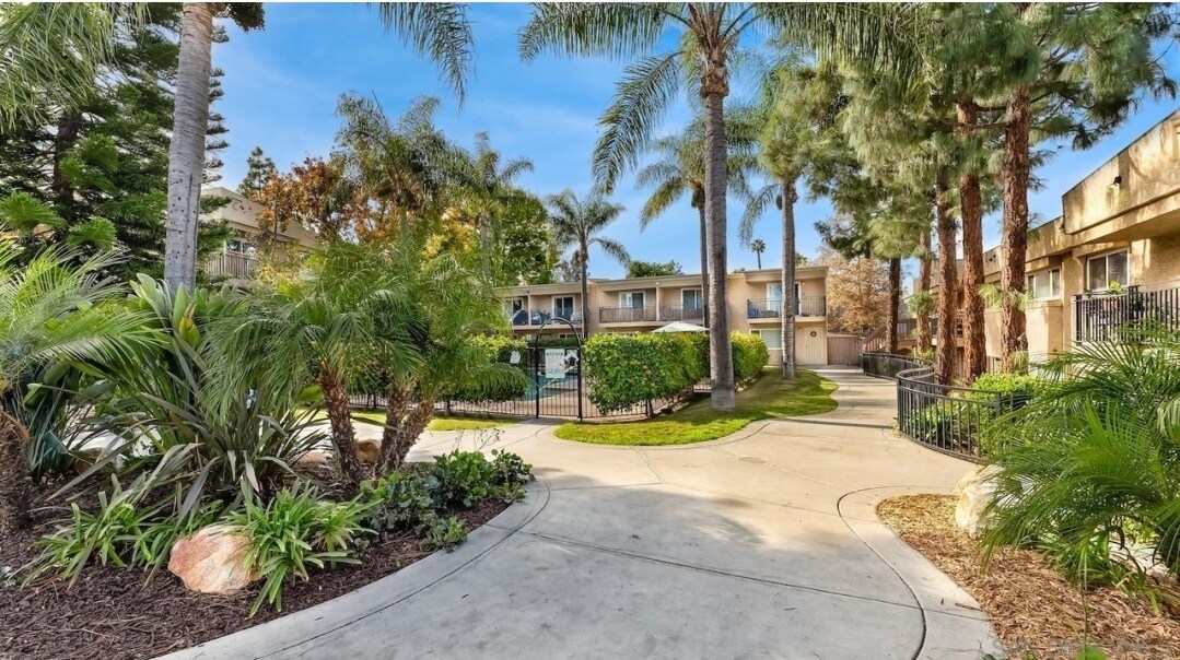 Foto principal - 9860 Dale Ave