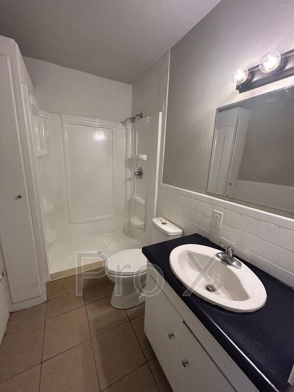 Building Photo - 911 S 10th St