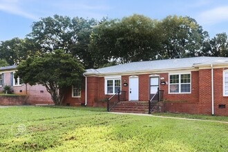 Building Photo - 3700 Driftwood Dr
