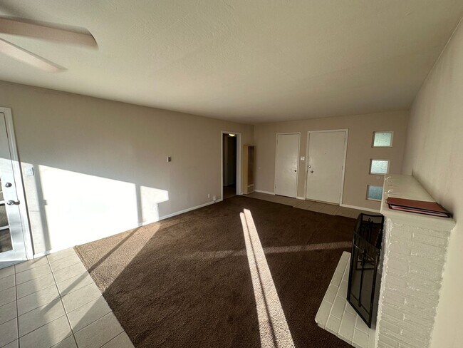 Building Photo - 3035 Redwood Ave - West Sacramento 95691