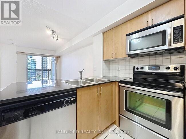 Photo du bâtiment - 1070 Sheppard Ave W