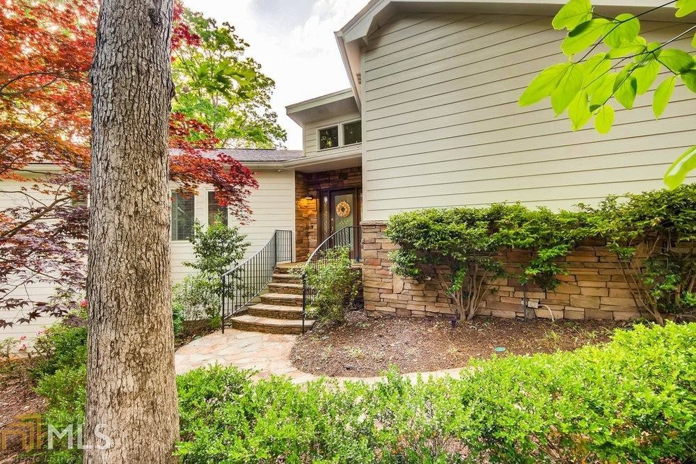 Primary Photo - 425 Millbank Pl