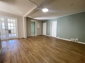 Building Photo - 4324-R250014324 Bowness Rd NW
