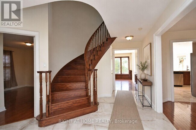 Photo du bâtiment - 1466 Bayshire Dr