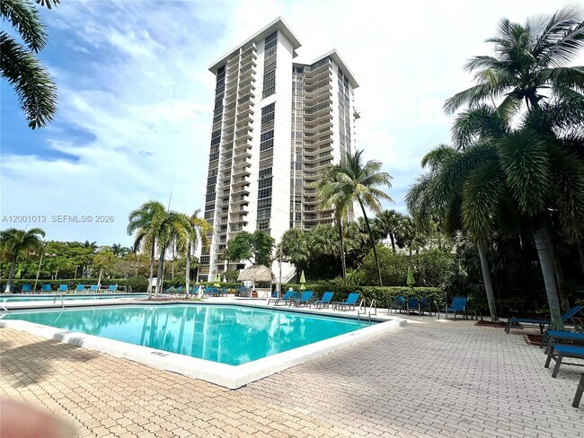 Foto del edificio - 18151 NE 31st Ct