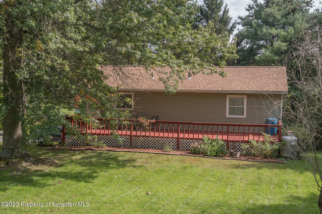 Building Photo - 21 Lakeview Dr