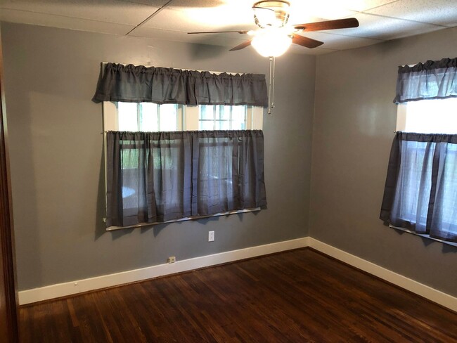 Building Photo - Beautiful 3 bedroom in Hyde Park neighborhood