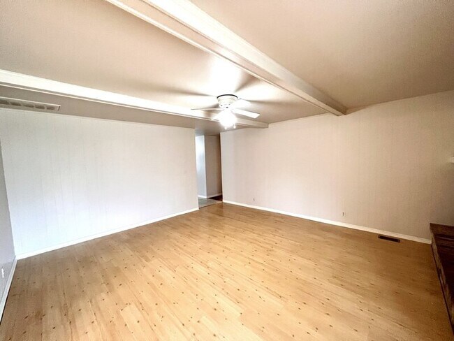 Building Photo - 4762 S Irvington Pl