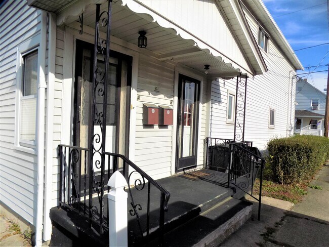 Building Photo - 632 Sherwood Ave