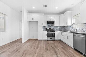 Building Photo - 10863 Nettleton St