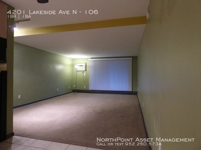 Building Photo - Beautiful Kitchen. Huge 1 bedroom condo