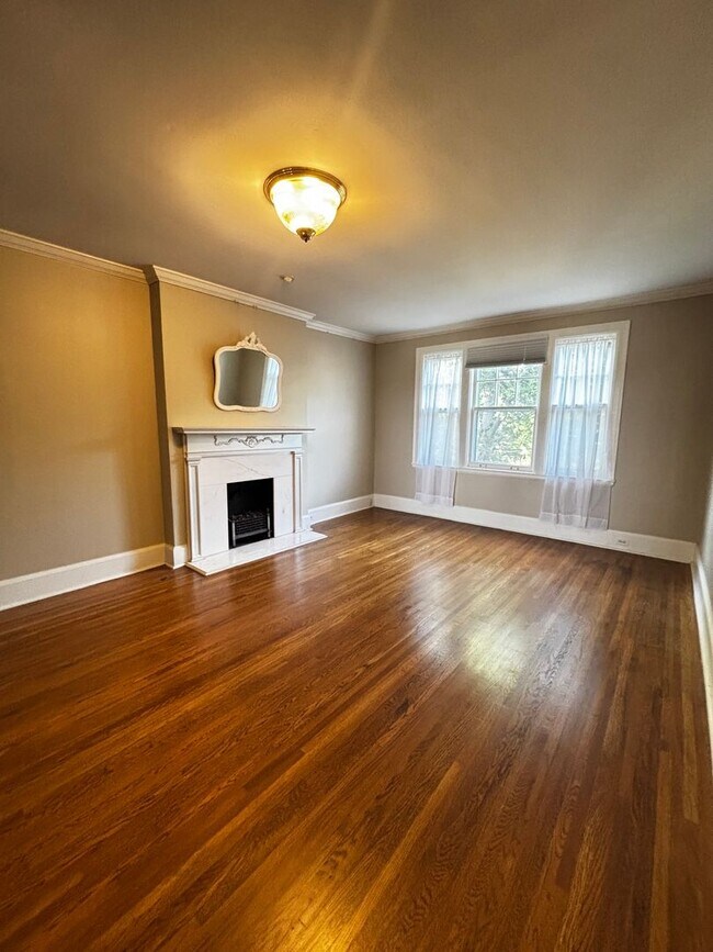 Building Photo - Immaculate 2/1.5/1 Condo off of Riverside Dr with a perfect river view from the top floor!