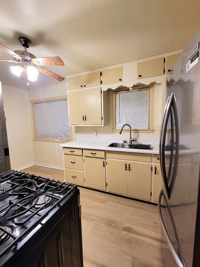 Foto del edificio - 1408 Torney Ave