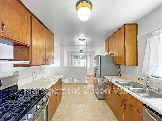 Foto del edificio - 1937 Stanley Ave