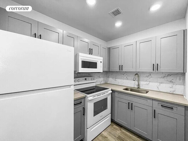 Foto del edificio - 2588 Heath Ave