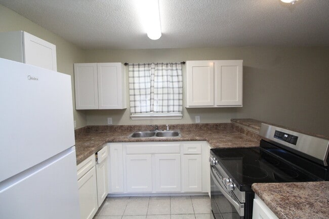 Foto del edificio - Updated 2BR Home with New Appliances Near Downtown – HUD Accepted