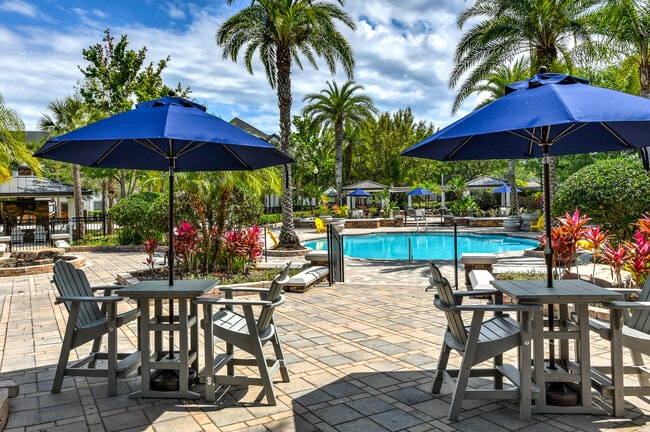 Piscina estilo resort - Grandewood Pointe