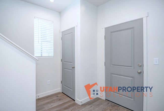 Building Photo - 1026 W 430 S