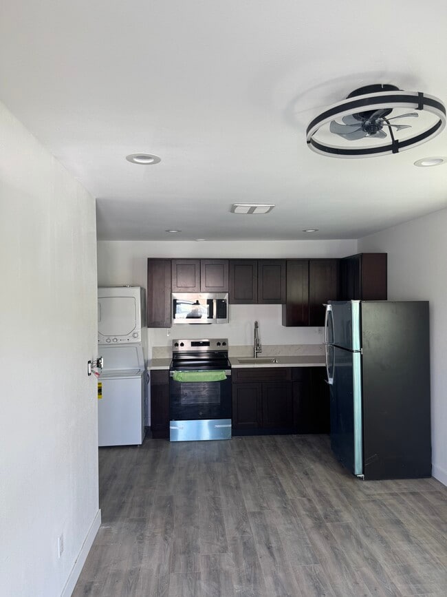 Foto del edificio - 1487 Claremont Pl