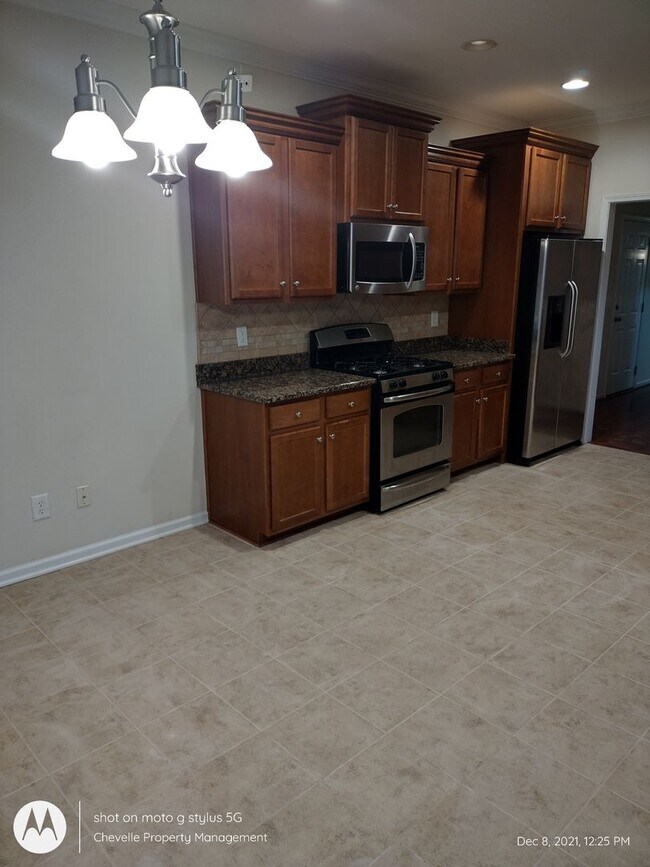 Foto del edificio - Beautiful 5 bedroom FOR RENT