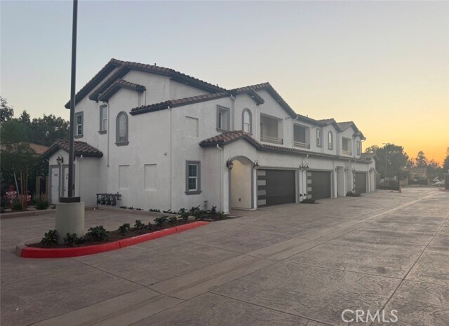 Foto del edificio - 15909 Merrill Ave