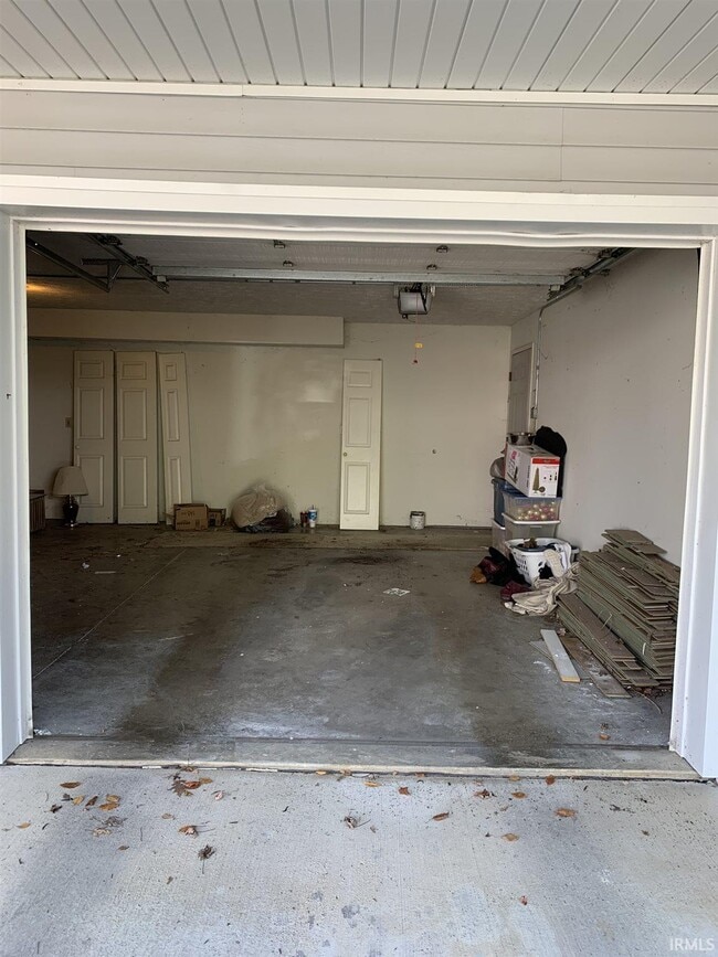 Building Photo - 1336 S College Mall Rd