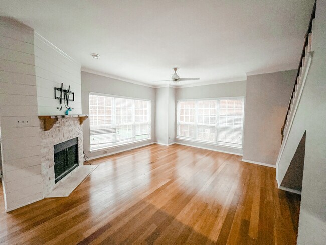 Foto del edificio - 7151 Gaston Ave