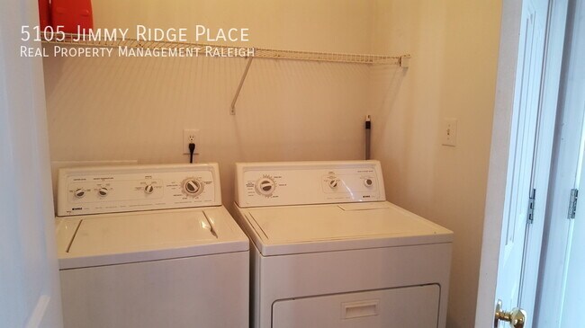 Foto del edificio - 5105 Jimmy Ridge Pl