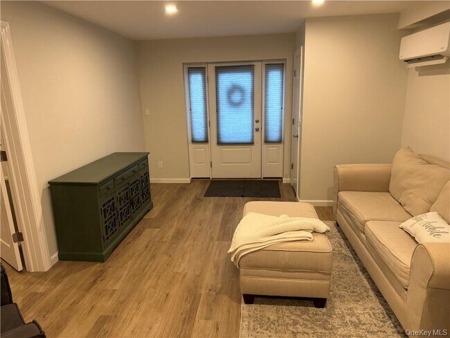 Foto del edificio - 28 Lakeview Dr