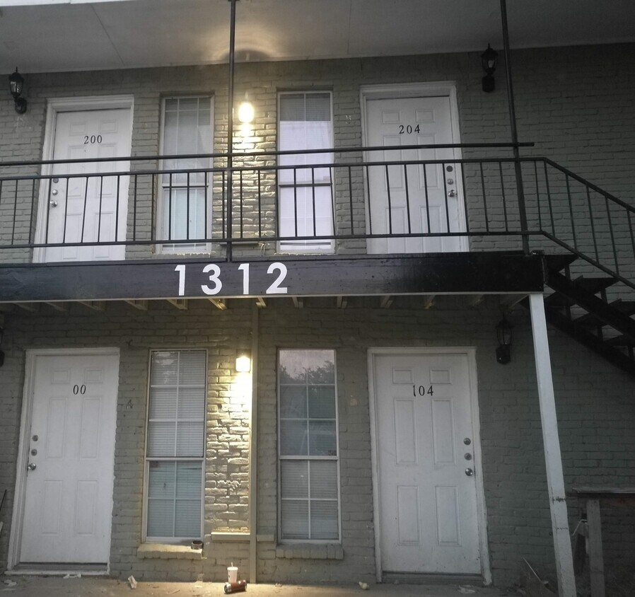 Foto principal - 1312 E Cannon St