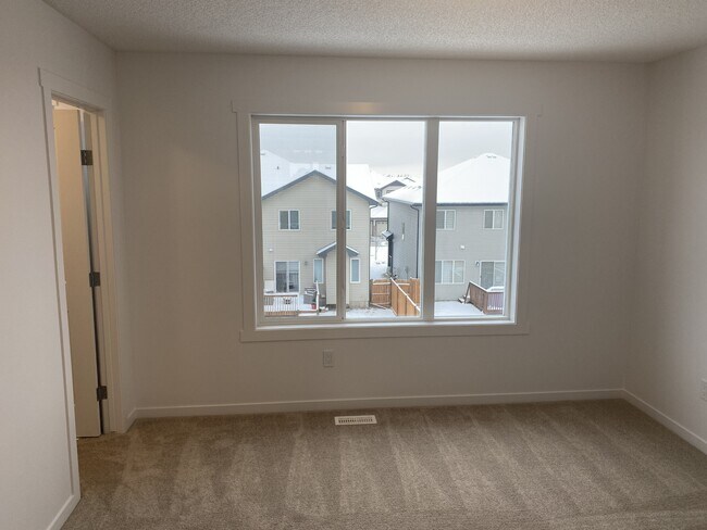 Building Photo - 1530 Tamarack Blvd NW