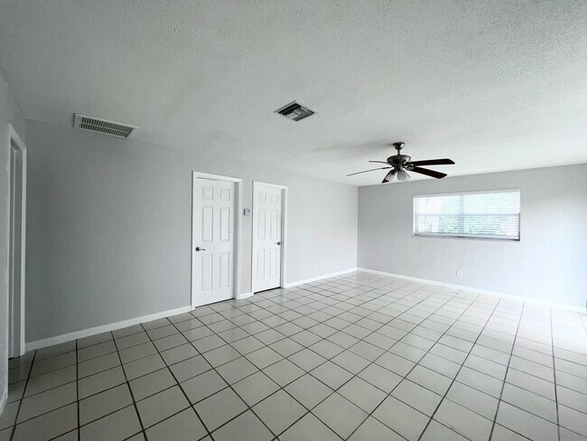 Building Photo - Apartments At Holly Dr