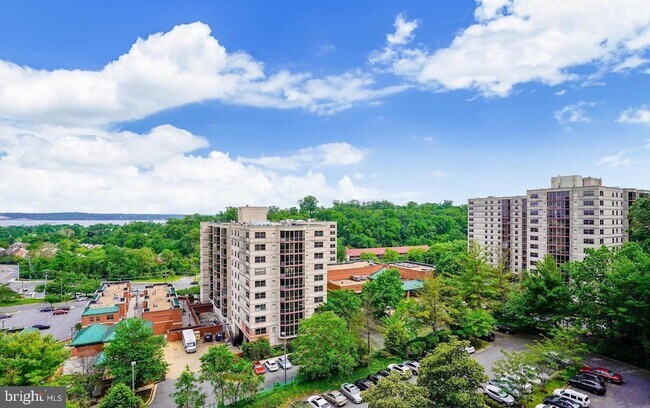 Building Photo - 2059 Huntington Ave