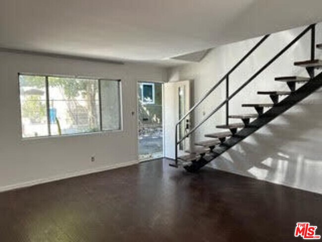 Foto del edificio - 5529 Cartwright Ave
