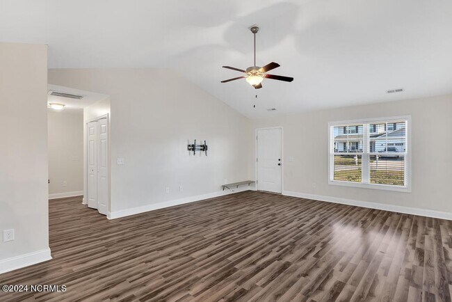 Building Photo - 319 Bubbling Brook Ln