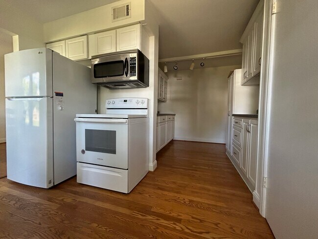 kitchen and butler's pantry - 117 Morningside Dr