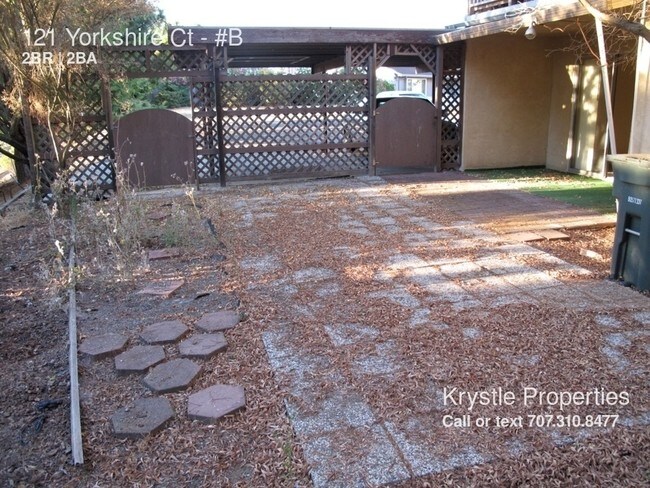 Building Photo - 121 Yorkshire Ct